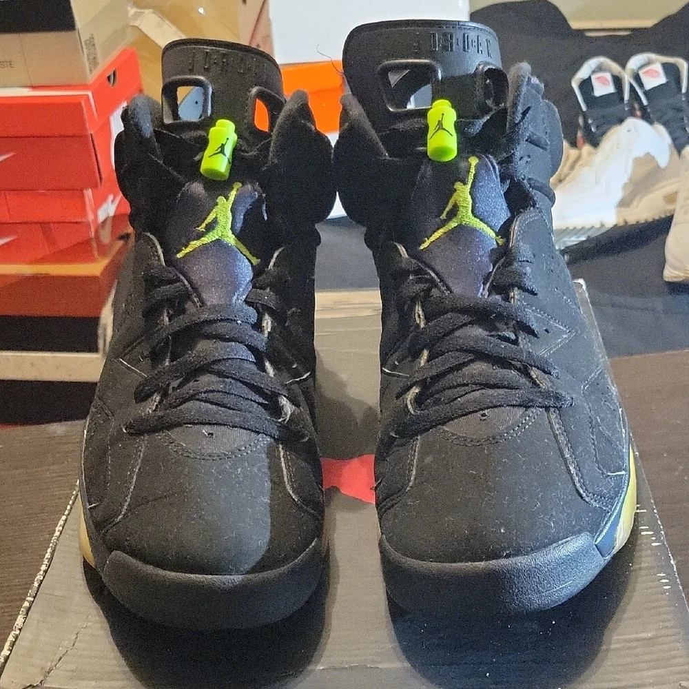 Jordan 6 Retro Electric Green (2021) Mens 11.5 EUC W/OG BOX - Picture 4 of 10